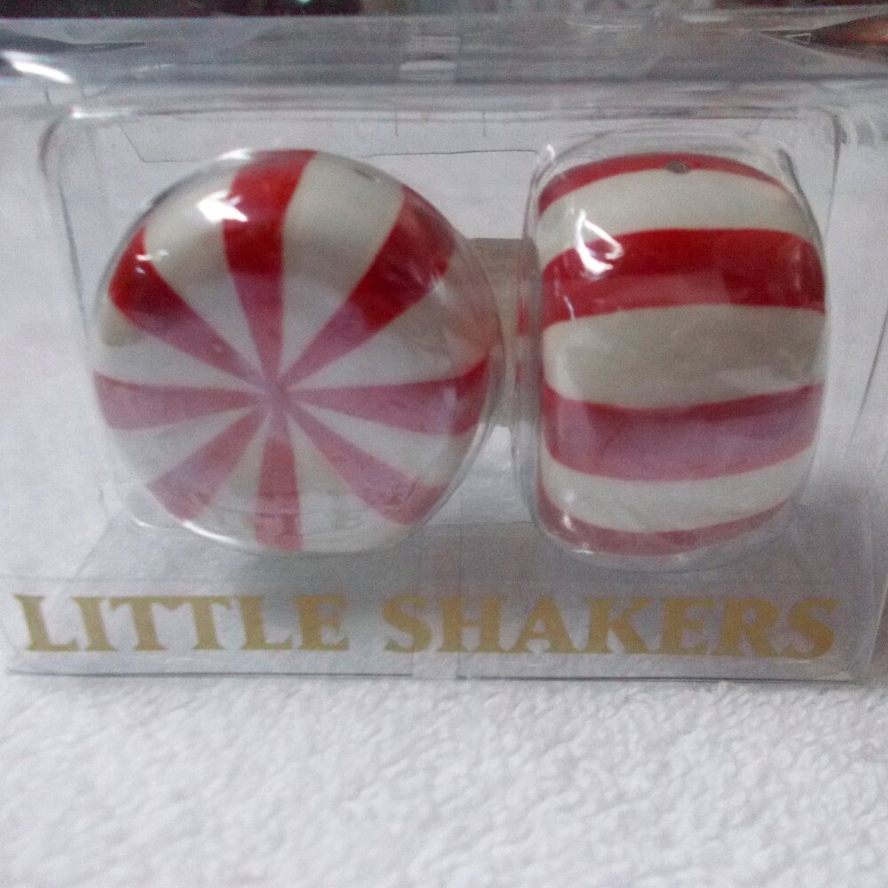 NIB Candy cane mini salt and pepper shaker set